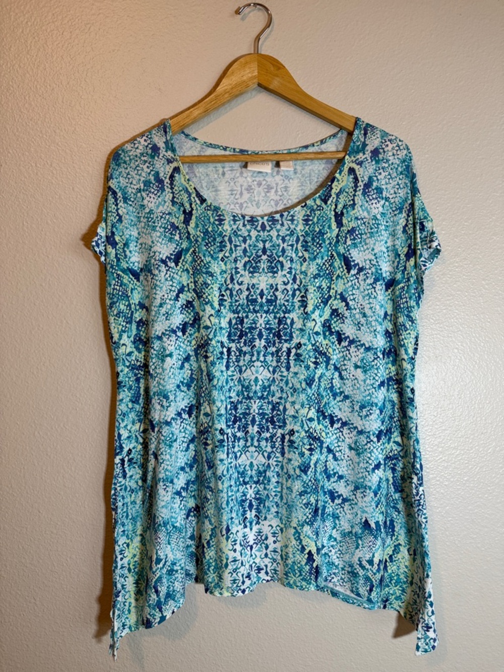 Chico’s Blue Aqua Abstract Sharkbite Tunic Top Boho Resort Beachy XL US 16